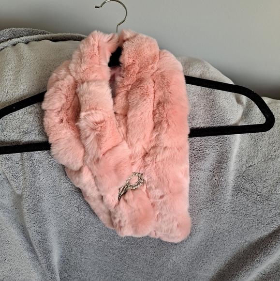 Vintage Pink Rabbit Cowl - Picture 1 of 2